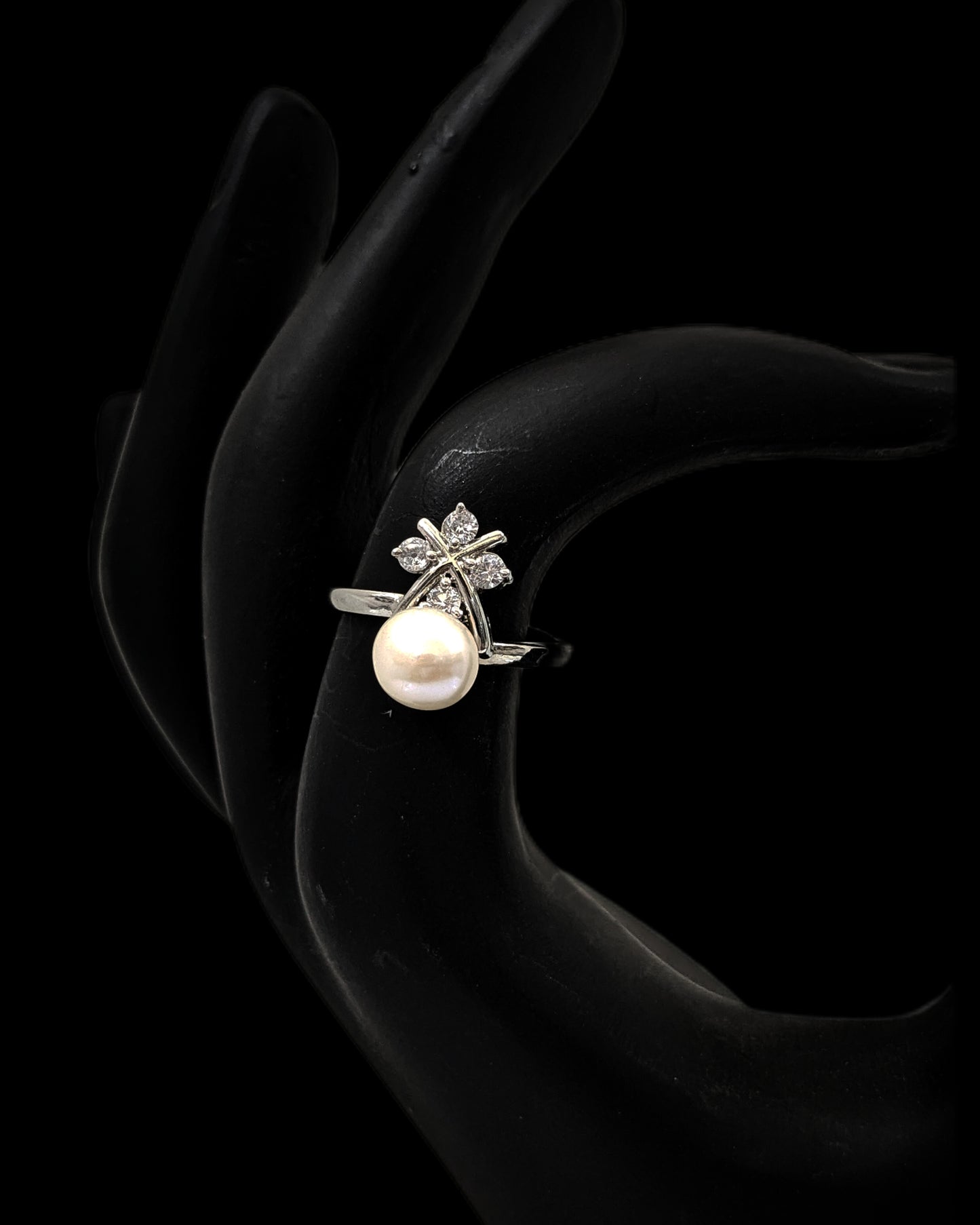 HOPE ADJUSTABLE S SILVER PEARL RING.
