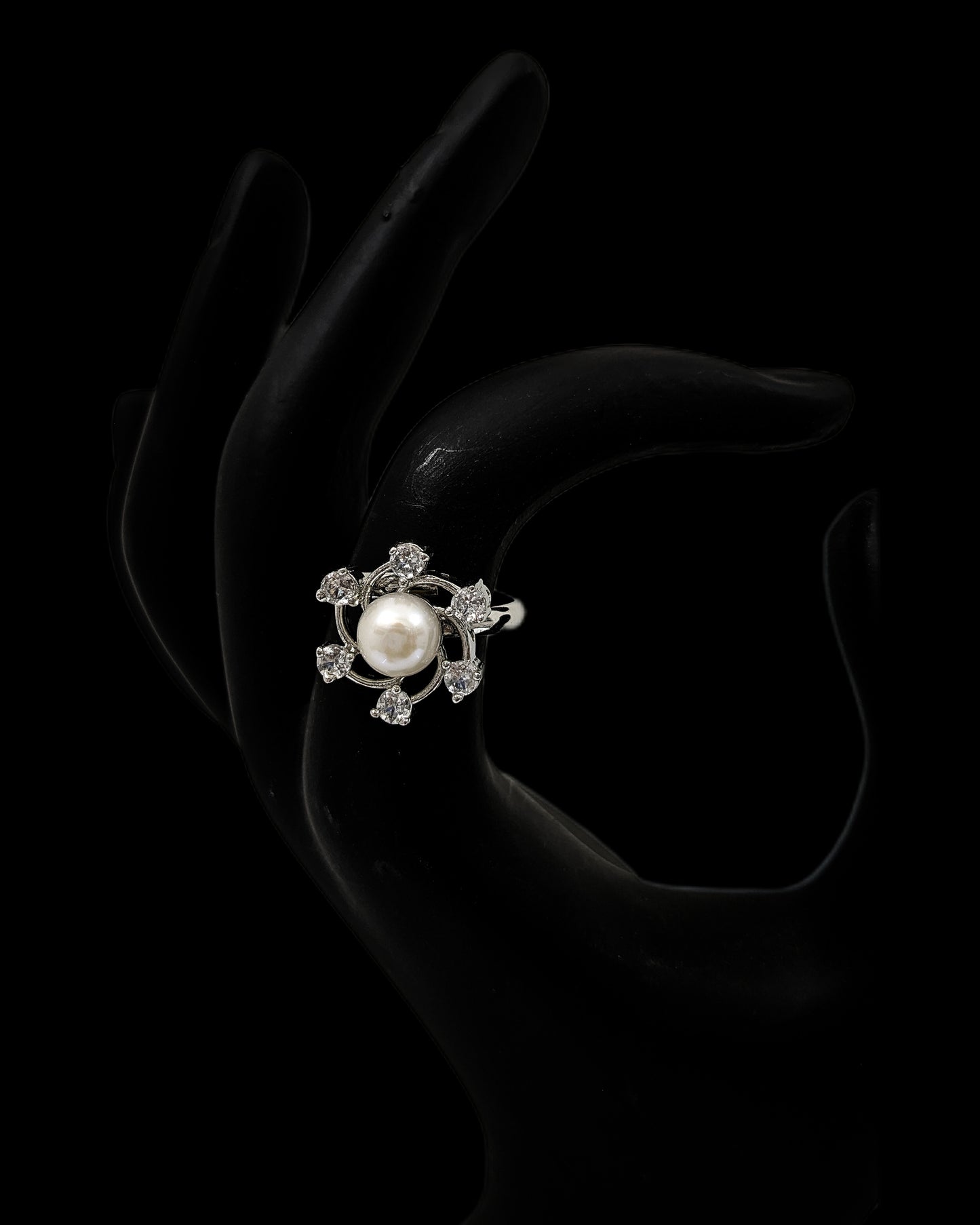 STAR ADJUSTABLE S SILVER PEARL RING.