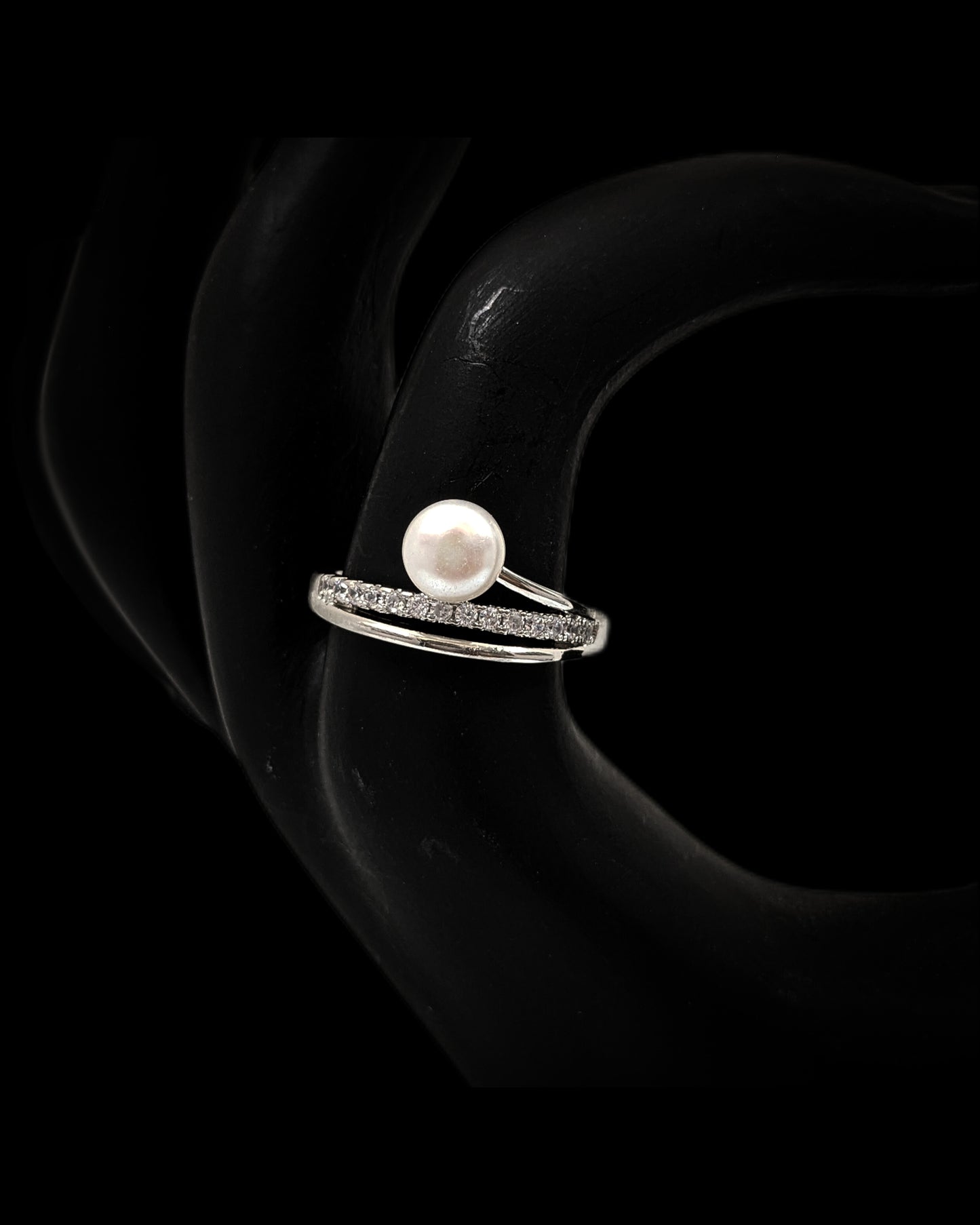 BEAUTIFUL ADJUSTABLE S SILVER PEARL RING.