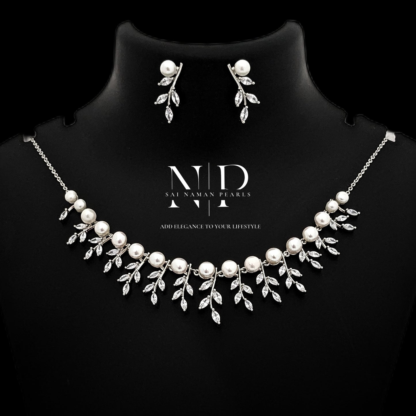 LEAF BUTTON PEARL AD NECKLESS